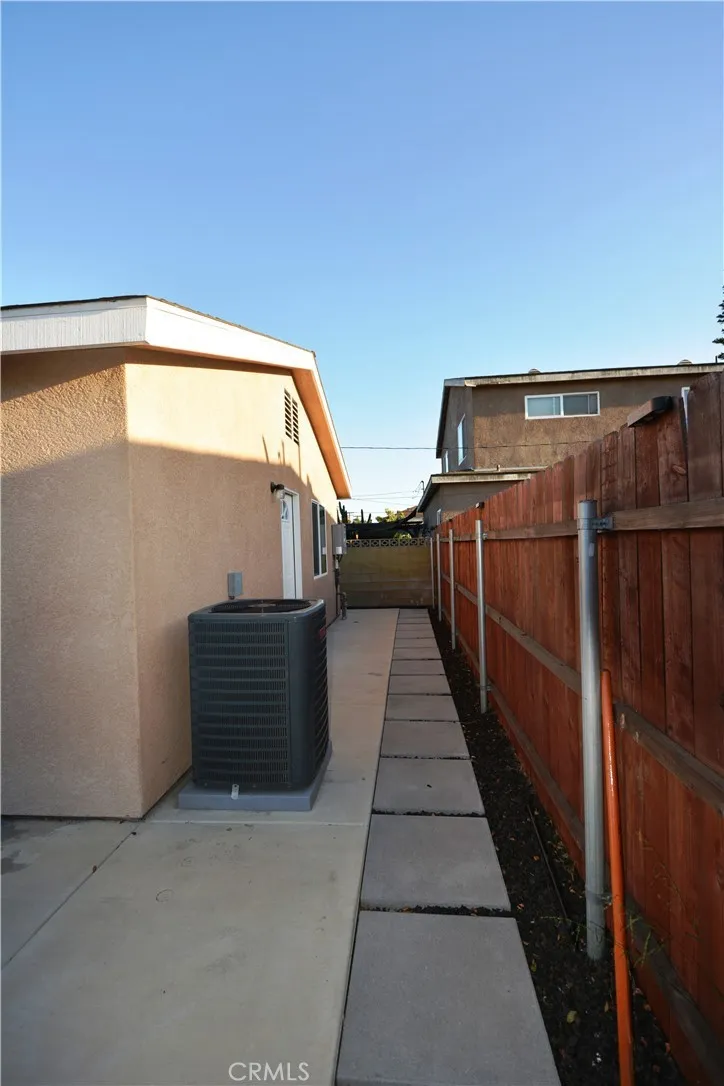 View of clean and well maintained areas around the guest house. View of clean and well maintained areas around the guest house.