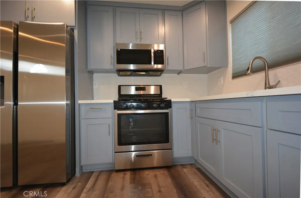 Lots of cabinets and built-in microwave oven Lots of cabinets and built-in microwave oven