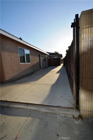 Alley entrance to private parking are for upto 2 cars - depending on size of course!