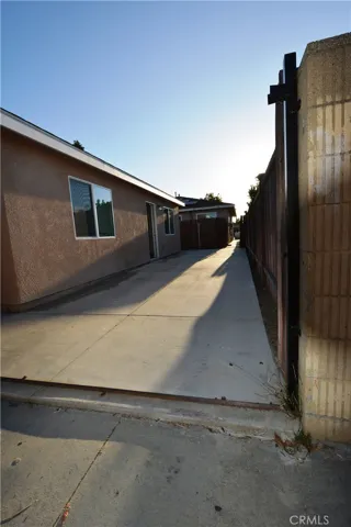 Alley entrance to private parking are for upto 2 cars - depending on size of course!