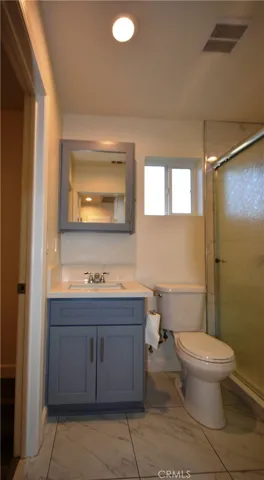 Large bathroom with top quality fixtures