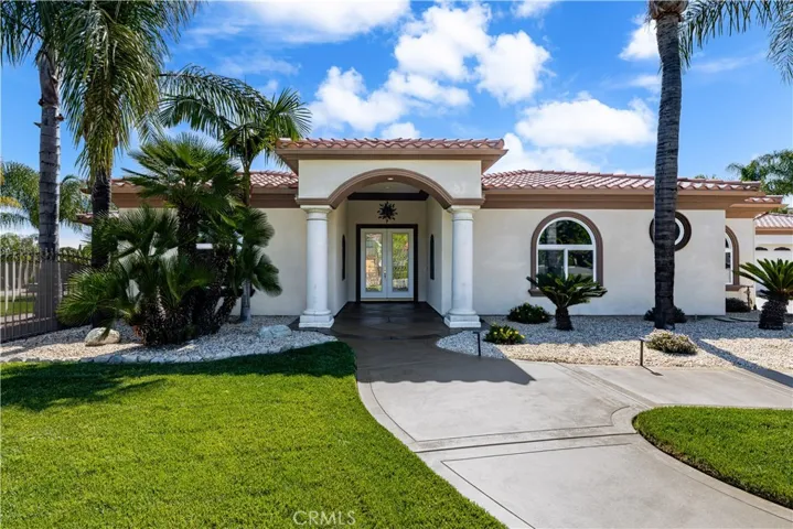 4 Bedrooms and 4.5 Bathrooms - 2 Car Garage Plus a 4 Car Tandem Garage and RV Parking