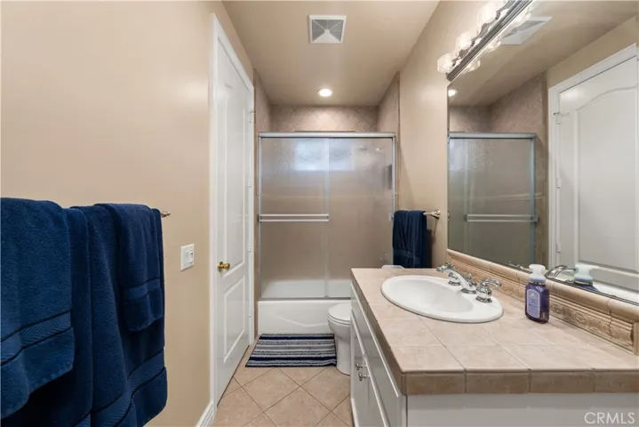 Ensuite Bathroom for Bedroom #3