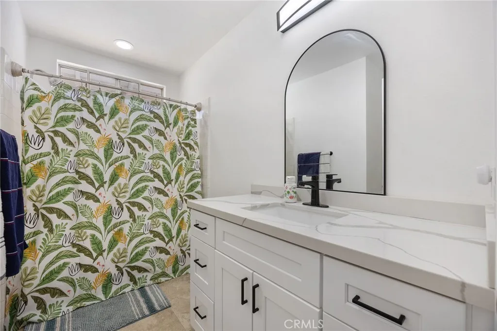 Full Downstairs Bathroom #1