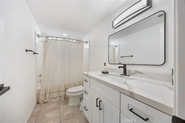 Upstairs Shareable Bathroom #2