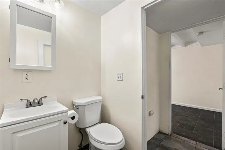 19-67684 San Tomas St-8