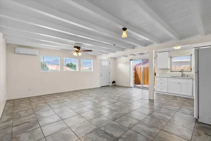 08-67684 San Tomas St-4