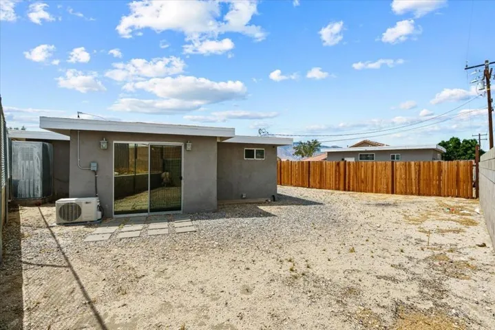 22-67684 San Tomas St-19
