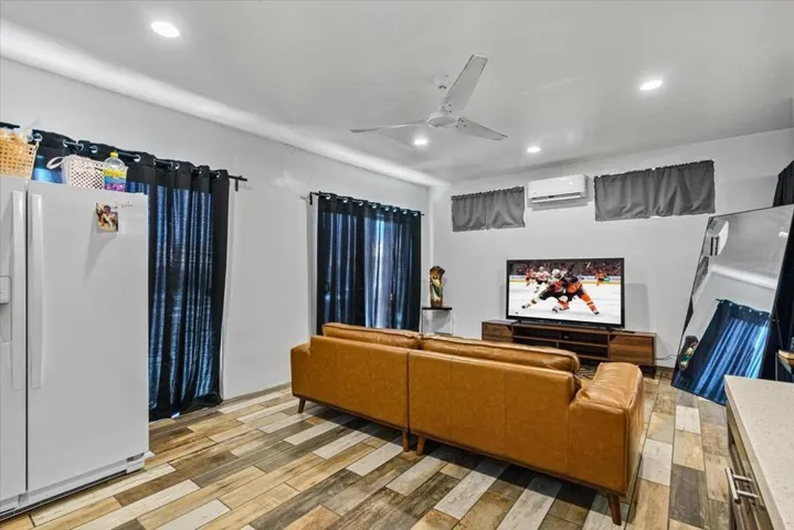27-67684 San Tomas St -14