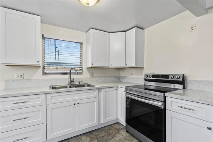 09-67684 San Tomas St-5