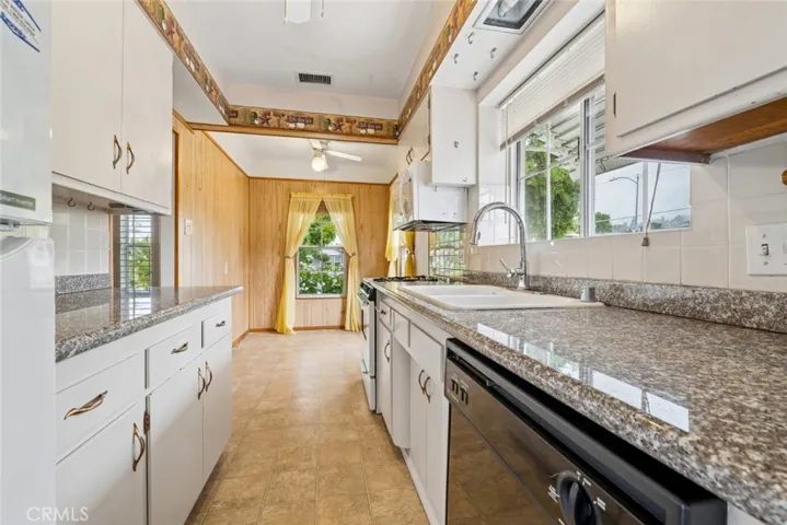 423 Raymond Avenue, Glendale, California 91201