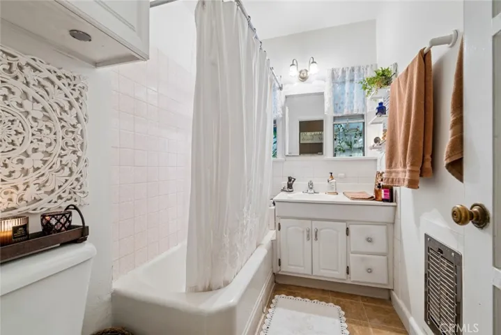 423 Raymond Avenue, Glendale, California 91201