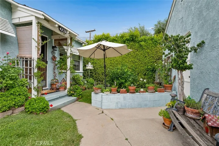423 Raymond Avenue, Glendale, California 91201