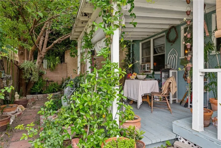 423 Raymond Avenue, Glendale, California 91201
