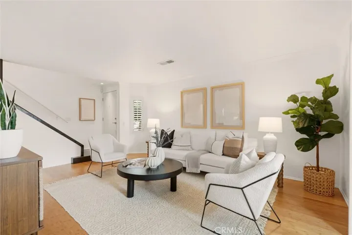 220 Lemon Grove, Irvine, California 92618