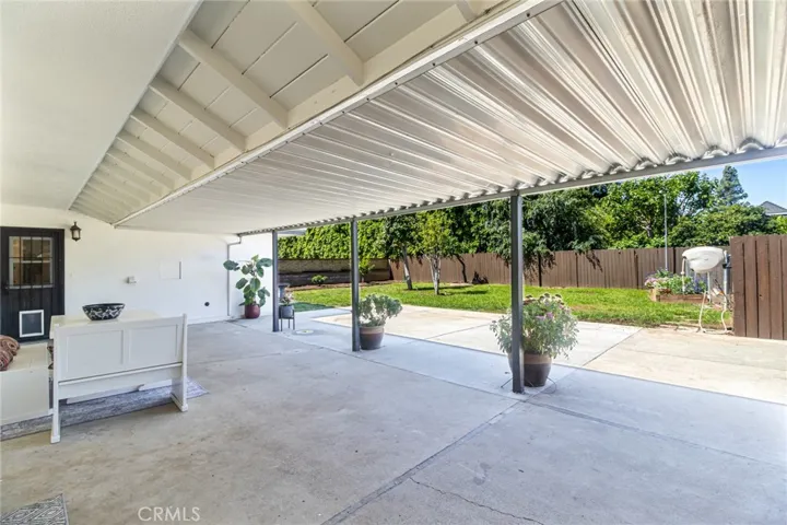 Huge Covered Patio that is great for Entertaining and enjoying those summer evenings