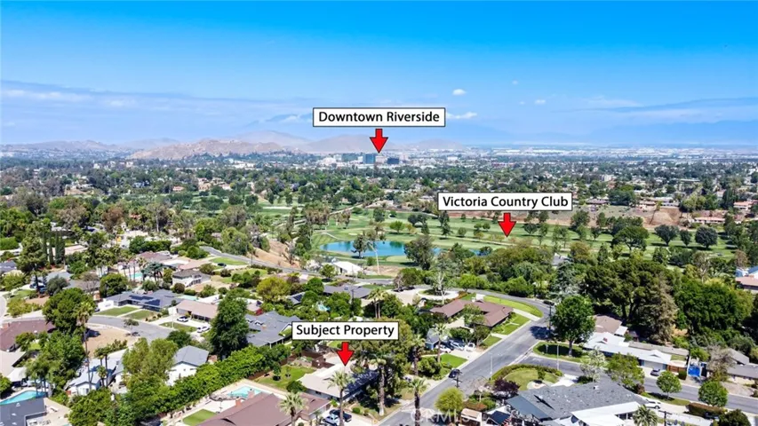 Proximity to Golf Course and Victoria Country Club