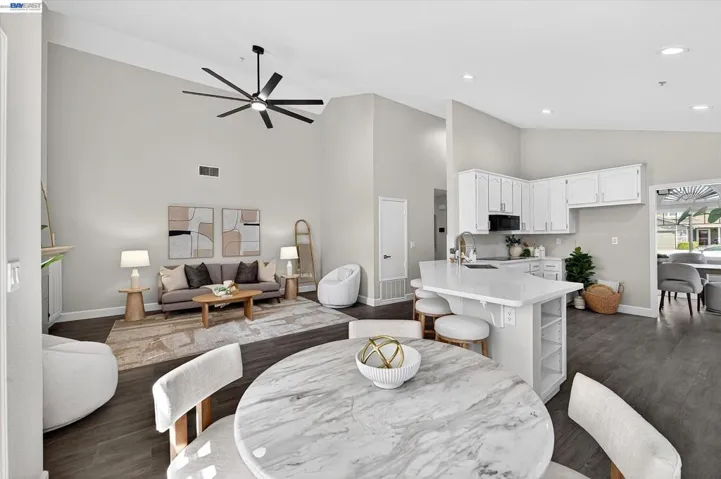 ATTACHED BREAKFAST NOOK