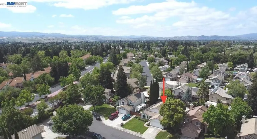 SURROUNDING NEIGHBORHOOD