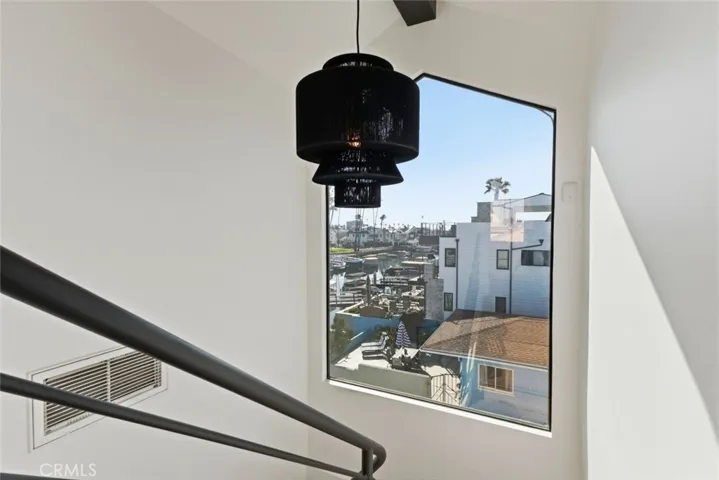 Bay side unit