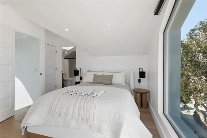 Bay side unit