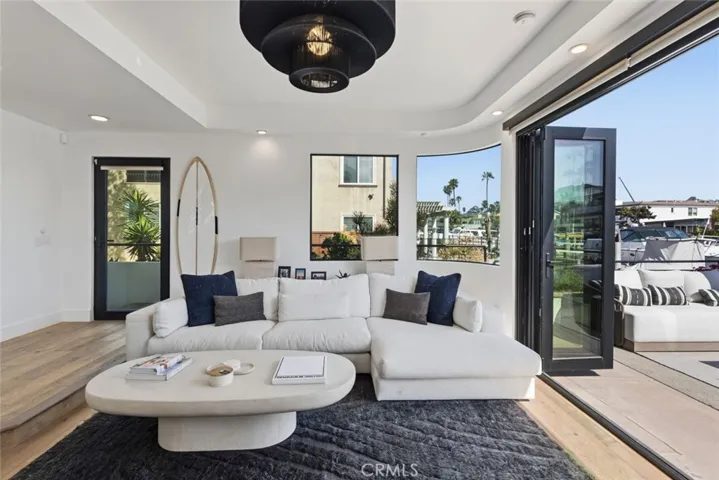 Bay side unit