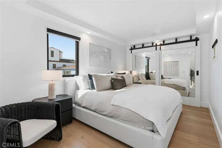 Bay side unit
