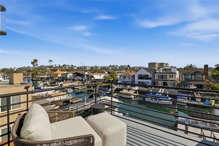 Bay side unit