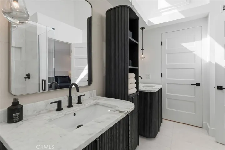 Bay side unit