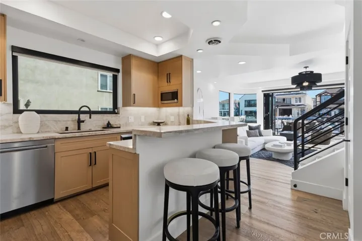 Bay side unit