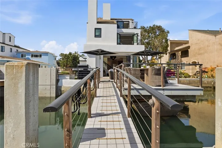 Bay side unit