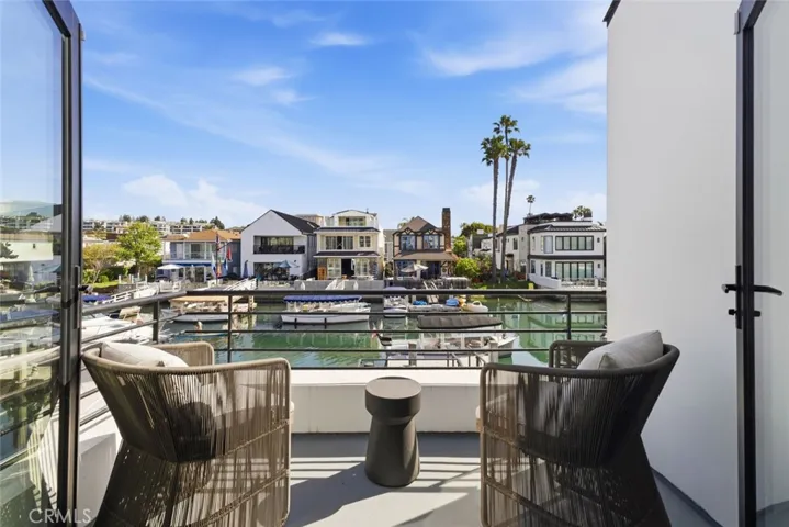 Bay side unit