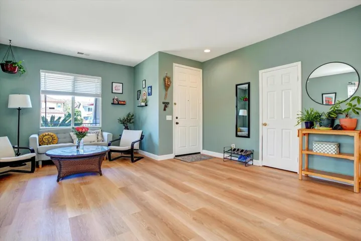 06-33166 Aquamarine Cir-6