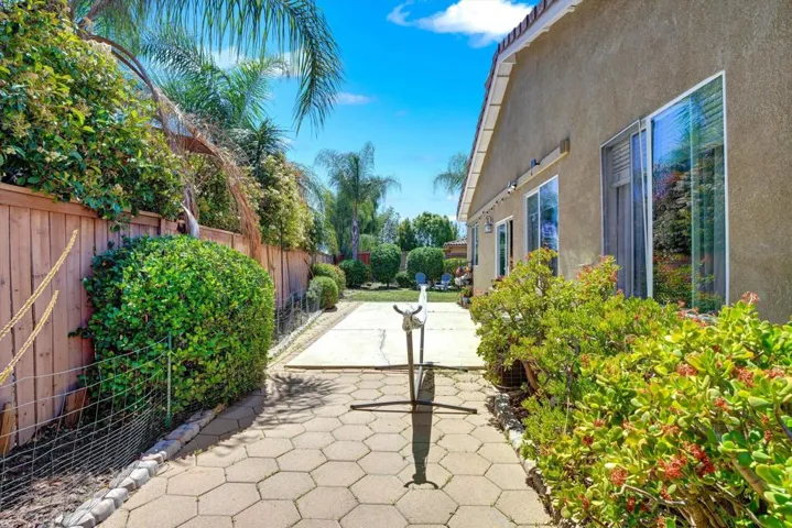 25-33166 Aquamarine Cir-25