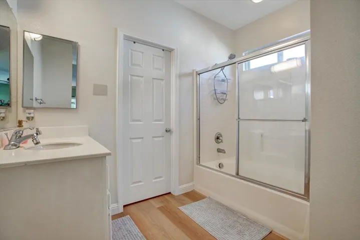 18-33166 Aquamarine Cir-18