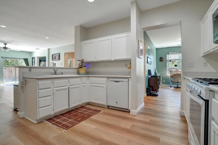 10-33166 Aquamarine Cir-10
