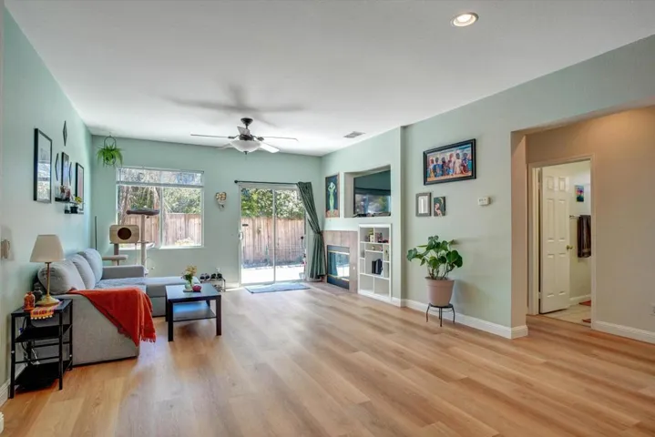 12-33166 Aquamarine Cir-12
