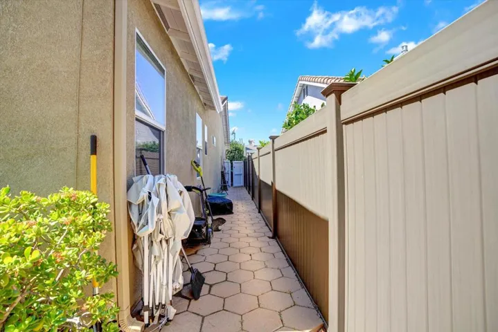 26-33166 Aquamarine Cir-26