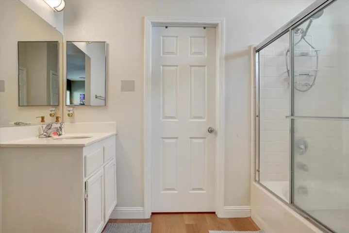 17-33166 Aquamarine Cir-17