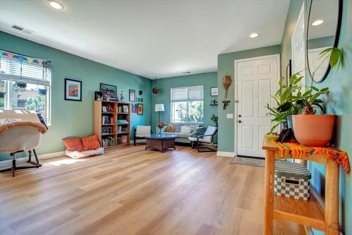 05-33166 Aquamarine Cir-5