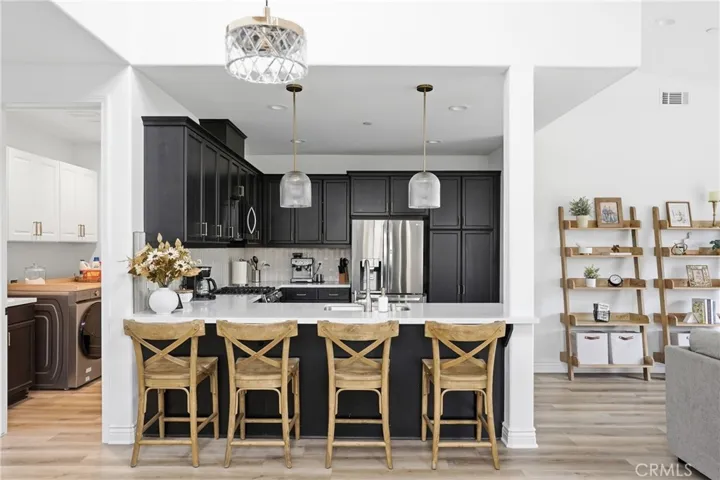 Kitchen & Breakfast Bar