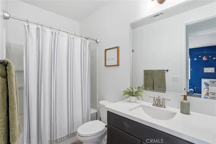 Hallway Bathroom, Upper Level