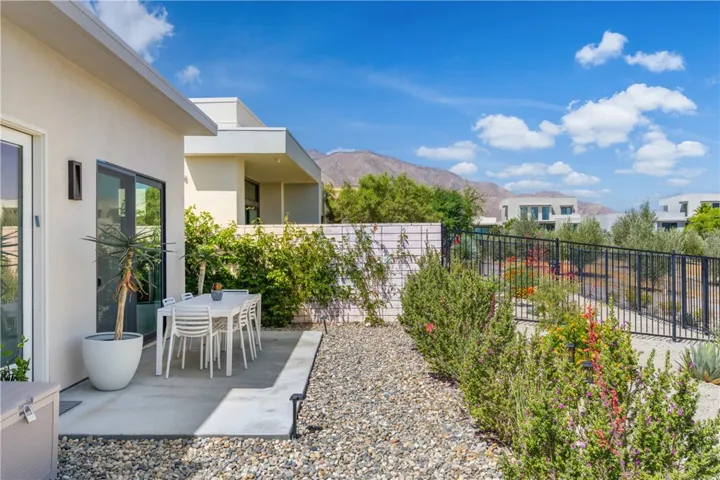 484 Fountain, Palm Springs, California 92262