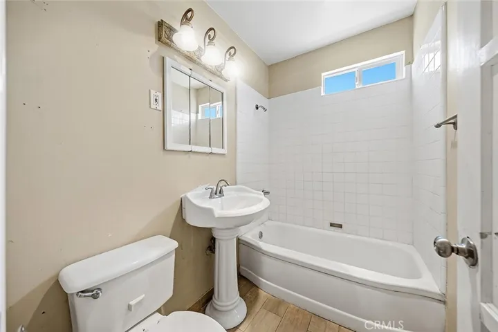 1118 Roswell, Long Beach, California 90804