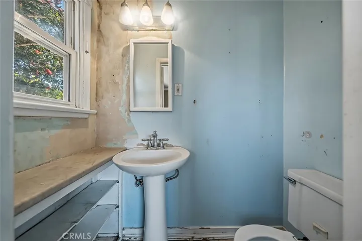 1118 Roswell, Long Beach, California 90804