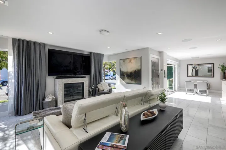 911 9th St, Coronado, California 92118