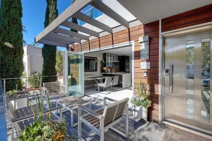 911 9th St, Coronado, California 92118
