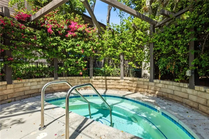 7304 Corbin Avenue J, Reseda, California 91335