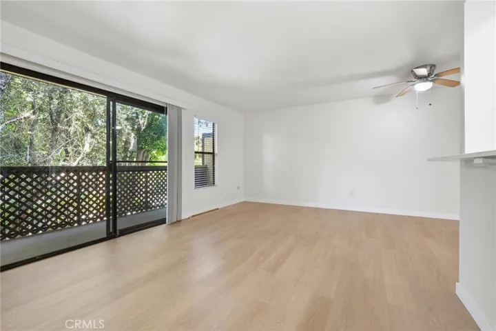 7304 Corbin Avenue J, Reseda, California 91335
