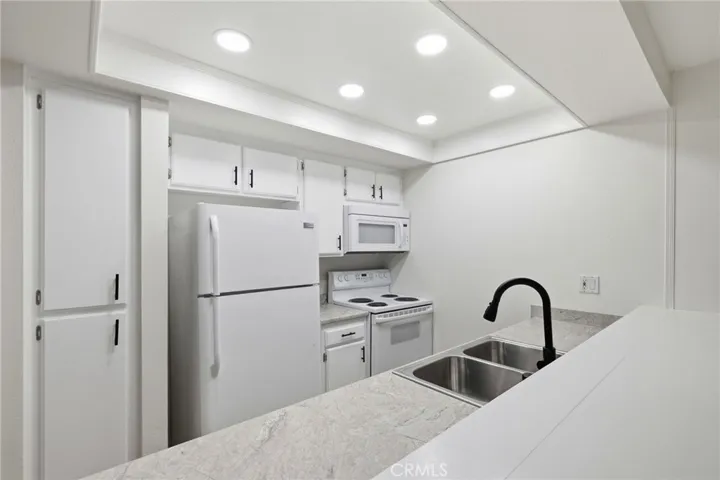 7304 Corbin Avenue J, Reseda, California 91335